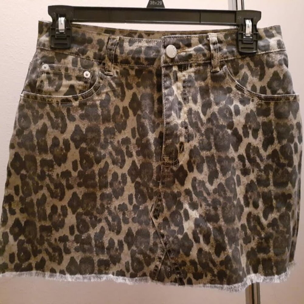Davi & Dani Leopard Print Skirt NWT NWT - image 1